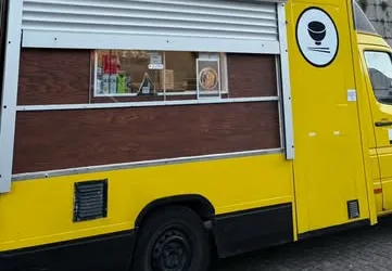 Goens gula truck vid S:t Eriks torg